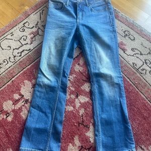 Like new Pilcro high-rise boot cut jeans. Perfect vintage color!!!